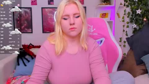 Snapshot of art_lovee_ chatting on 12-21-25, 02:30 art_lovee_ online show from 12-21-25, 02:30