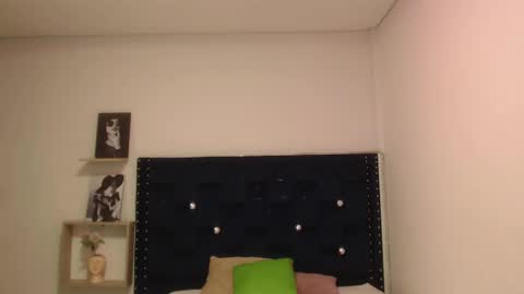 Snapshot of artemiza_love_ chatting on 01-23-25, 12:09 artemiza online show from 01-23-25, 12:09