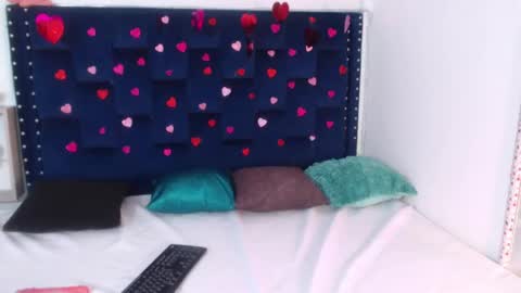 Snapshot of artemiza_love_ chatting on 02-13-25, 06:27 artemiza online show from 02-13-25, 06:27