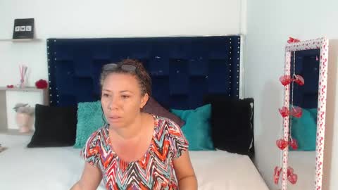 Snapshot of artemiza_love_ chatting on 02-21-25, 12:06 artemiza online show from 02-21-25, 12:06
