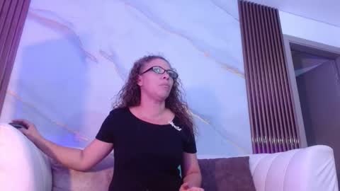 Snapshot of artemiza_love_ chatting on 10-01-25, 12:11 artemiza online show from 10-01-25, 12:11