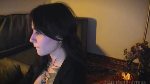 Linda  independent model artgeea online show from 11-26-25, 12:22