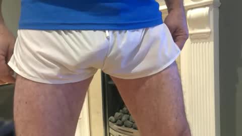 Snapshot of artybee chatting on 10-19-25, 10:27 artybee online show from 10-19-25, 10:27