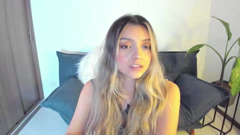 Snapshot of ary_cam230 chatting on 12-02-25, 08:26 Zahaara online show from 12-02-25, 08:26