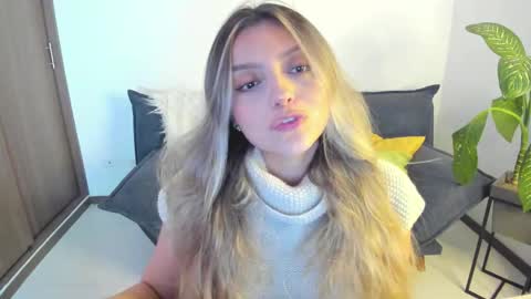 Snapshot of ary_cam230 chatting on 12-13-25, 08:25 Zahaara online show from 12-13-25, 08:25