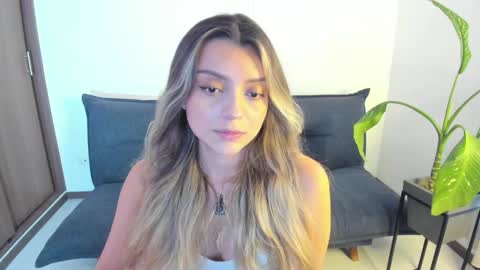 Snapshot of ary_cam230 chatting on 12-18-25, 06:58 Zahaara online show from 12-18-25, 06:58