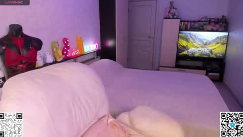 Snapshot of arya_deepthroat_queen chatting on 02-19-25, 02:44 Arya Fn Talented Arya online show from 02-19-25, 02:44