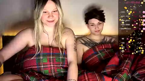 Arya brunett and Cassie blond online show from 01-05-25, 05:20