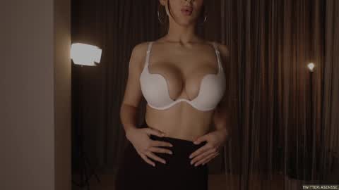 Snapshot of asensse chatting on 01-22-25, 07:34 Call me Ann online show from 01-22-25, 07:34