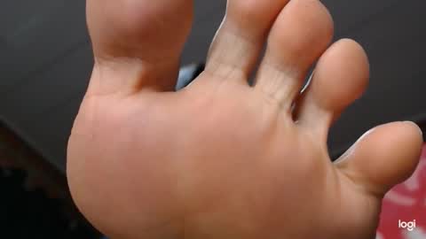 Snapshot of ash_nicefeet chatting on 12-21-25, 04:19 ashley online show from 12-21-25, 04:19