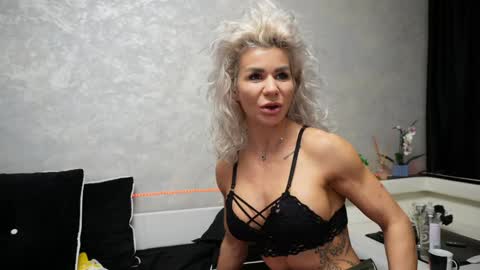 Snapshot of ashadevon_fit chatting on 01-01-25, 05:01 Asha online show from 01-01-25, 05:01