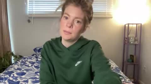 Snapshot of ashleebby818 chatting on 02-20-26, 04:29 Ashlee online show from 02-20-26, 04:29