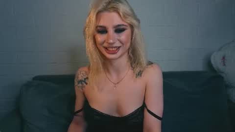 Snapshot of ashley_urban chatting on 06-19-26, 03:11 Ashley online show from 06-19-26, 03:11
