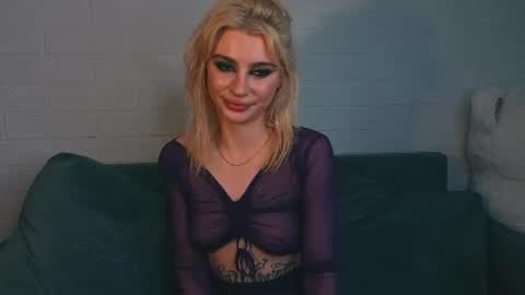 Snapshot of ashley_urban chatting on 06-20-26, 02:58 Ashley online show from 06-20-26, 02:58