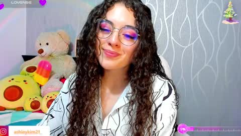 Snapshot of ashleykiim_ chatting on 12-16-24, 09:20 .. Ashley .. online show from 12-16-24, 09:20