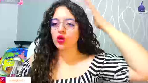 Snapshot of ashleykiim_ chatting on 09-09-25, 12:10 .. Ashley .. online show from 09-09-25, 12:10