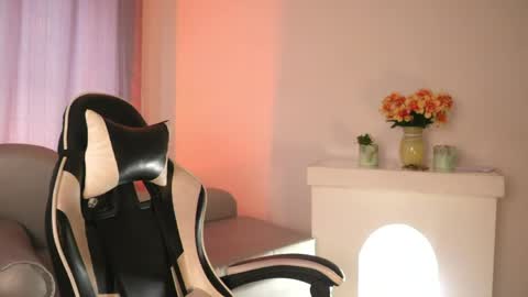 Ashley Lauren online show from 04-28-26, 08:14