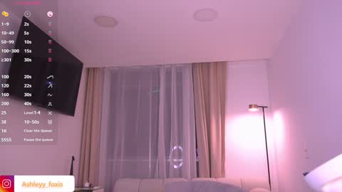 Snapshot of ashleyyfox_ chatting on 12-20-24, 04:09 Ashley Fox online show from 12-20-24, 04:09