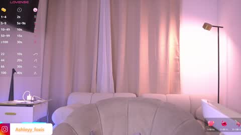 Snapshot of ashleyyfox_ chatting on 01-23-25, 04:09 Ashley Fox online show from 01-23-25, 04:09
