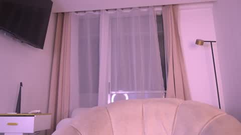Snapshot of ashleyyfox_ chatting on 02-01-25, 01:34 Ashley Fox online show from 02-01-25, 01:34