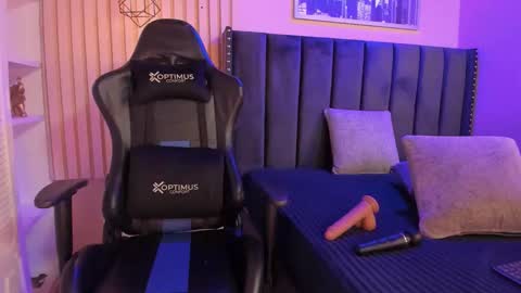 Snapshot of ashlye_miller_ chatting on 10-15-25, 04:12 ashlye_miller_ online show from 10-15-25, 04:12