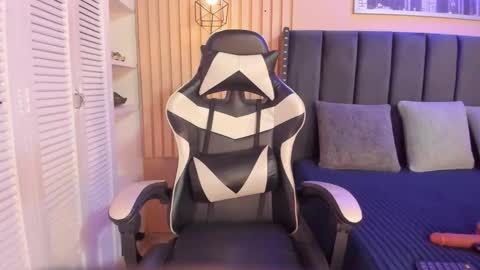 Snapshot of ashlye_miller_ chatting on 11-25-25, 04:12 ashlye_miller_ online show from 11-25-25, 04:12