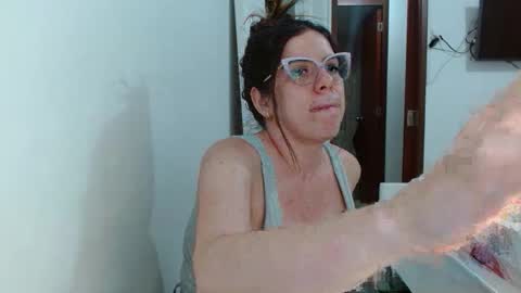 Snapshot of ashlymoon chatting on 05-27-26, 01:57 AshlyMoon online show from 05-27-26, 01:57