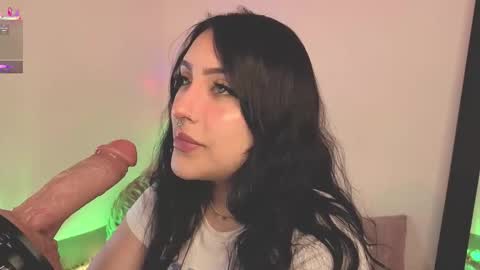 Snapshot of ashlynnlowe_ chatting on 11-23-25, 07:35 Ash online show from 11-23-25, 07:35