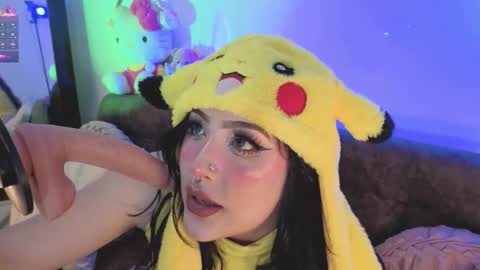 Snapshot of ashlynnlowe_ chatting on 03-07-26, 07:11 Ash online show from 03-07-26, 07:11