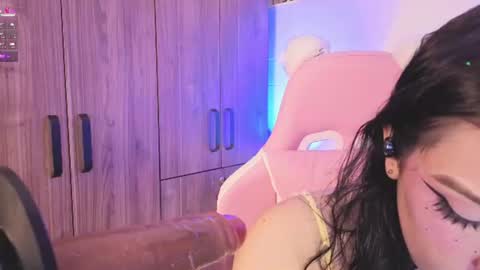 Snapshot of ashlynnlowe_ chatting on 07-02-26, 10:05 Ash online show from 07-02-26, 10:05