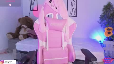 Snapshot of ashlyrey_1 chatting on 10-18-25, 09:04 Ashly online show from 10-18-25, 09:04