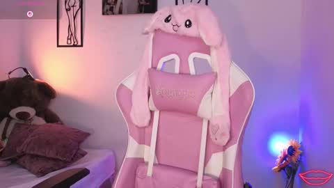 Snapshot of ashlyrey_1 chatting on 02-28-26, 07:04 Ashly online show from 02-28-26, 07:04