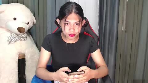 Snapshot of asian_boy_ralph143 chatting on 12-17-24, 02:23 ELLE dont forget to follow and thumbs up online show from 12-17-24, 02:23