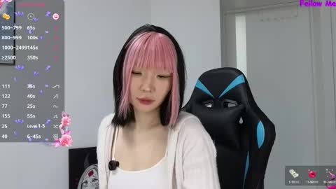 Snapshot of asian_euphoria chatting on 02-23-25, 03:35 Dju online show from 02-23-25, 03:35