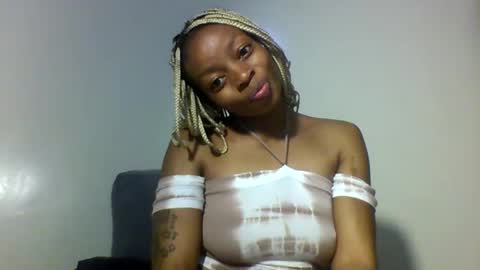 Snapshot of asian_pinay01 chatting on 12-22-25, 08:11 Asia online show from 12-22-25, 08:11