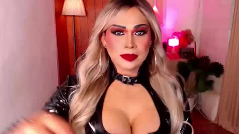 Snapshot of asianassetxxx chatting on 10-02-25, 06:15 nicole online show from 10-02-25, 06:15