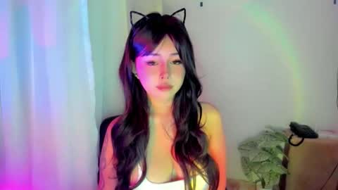 Snapshot of asianbabenicky chatting on 03-12-26, 05:57 Hien online show from 03-12-26, 05:57