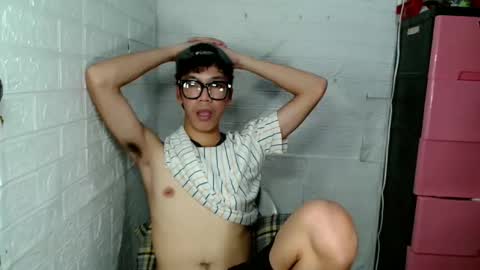 Snapshot of asianbaexx chatting on 03-11-26, 05:02 EIZE online show from 03-11-26, 05:02