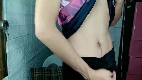 Snapshot of asianbaexx chatting on 03-12-26, 04:18 EIZE online show from 03-12-26, 04:18