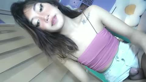 Snapshot of asianbarbie05 chatting on 12-17-25, 04:02 SOFIA online show from 12-17-25, 04:02