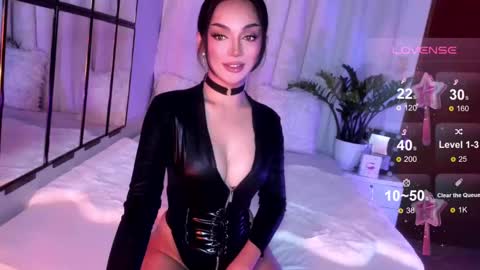 Miss Nia online show from 12-16-24, 07:43