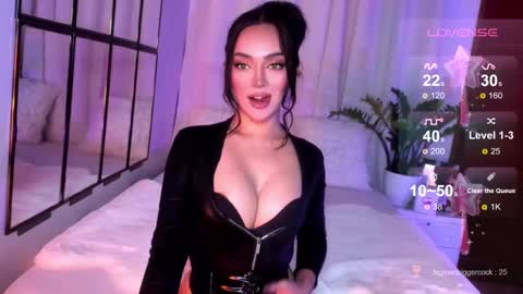 Miss Nia online show from 12-17-24, 08:54