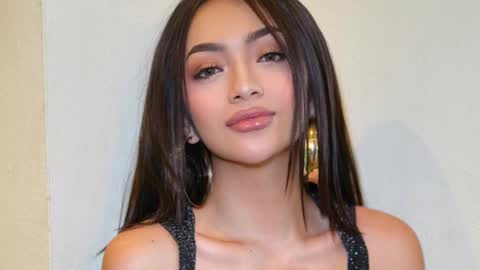 Miss Nia online show from 12-19-24, 03:18