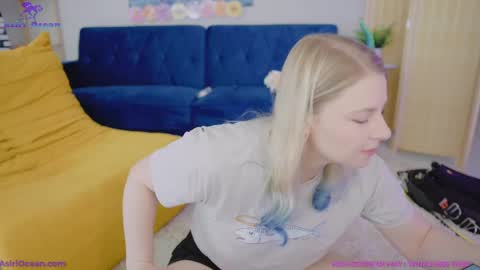 Snapshot of asiri_ocean chatting on 05-19-26, 02:56 Asiri pronounced Ah-siri Please no nicknames 3 online show from 05-19-26, 02:56