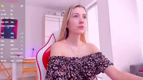 Snapshot of askcaroline chatting on 03-11-25, 08:20 Caroline online show from 03-11-25, 08:20