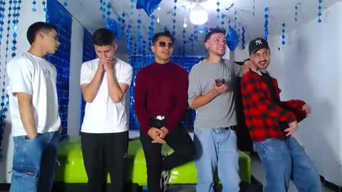 Snapshot of asmodeus7100 chatting on 02-20-25, 01:14 THOMAS AND DAMIAND online show from 02-20-25, 01:14