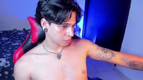Snapshot of asmodeuszz chatting on 05-09-26, 01:00 asmodeuszz online show from 05-09-26, 01:00