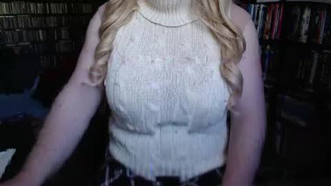 Snapshot of aspen_vale chatting on 05-17-26, 01:51 Aspen Vale online show from 05-17-26, 01:51