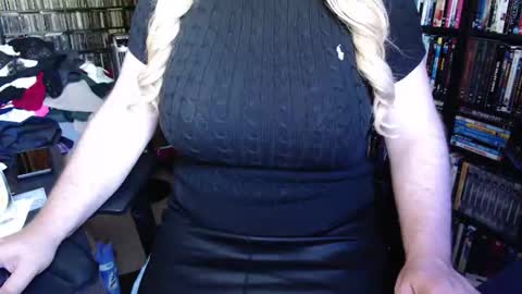 Snapshot of aspen_vale chatting on 06-13-26, 11:30 Aspen Vale online show from 06-13-26, 11:30