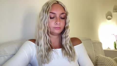 Snapshot of aspenaries chatting on 03-04-25, 04:17 Aspen Aries online show from 03-04-25, 04:17